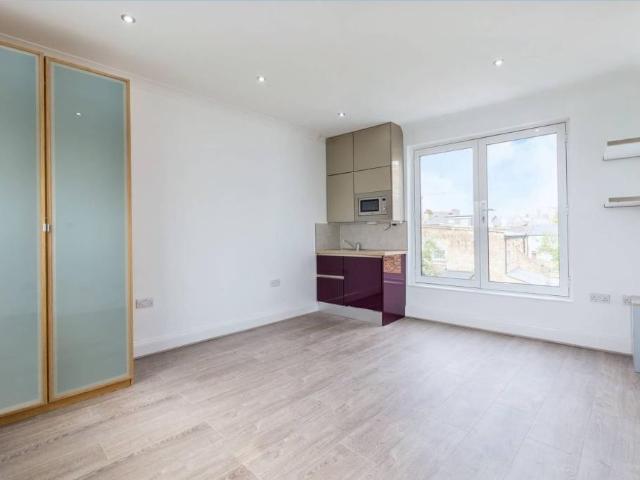 Studio for rent in London Borough of Ealing, Greater London