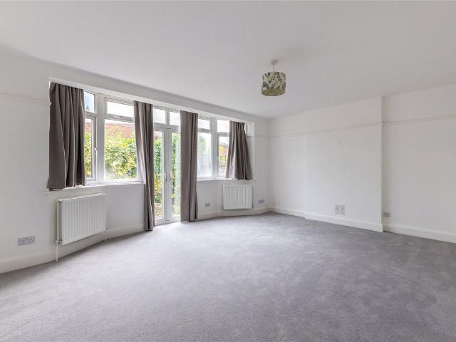Apartment for rent in Blackhills, Surrey