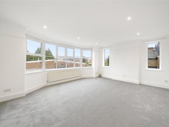 Apartment for rent in Cobham, Elmbridge