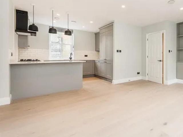 Apartment for rent in Chinatown, Greater London