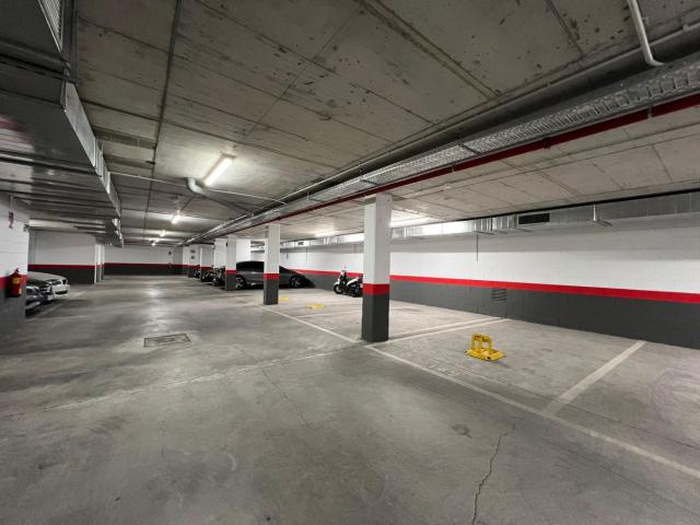 Garaje en alquiler en Málaga, Hacienda Roldán