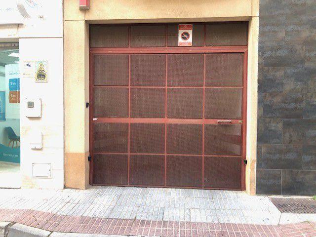 Garaje en venta en Lora Del Río, Andalucía