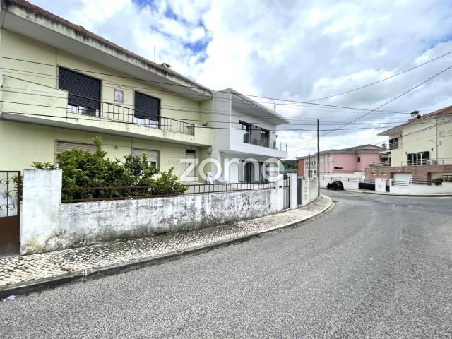 Apartamento venda em A-das-Lebres, Santiago Dos Velhos