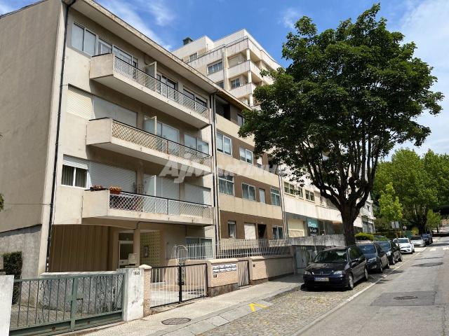 Apartamento alugar em Porto, Lordelo Do Ouro