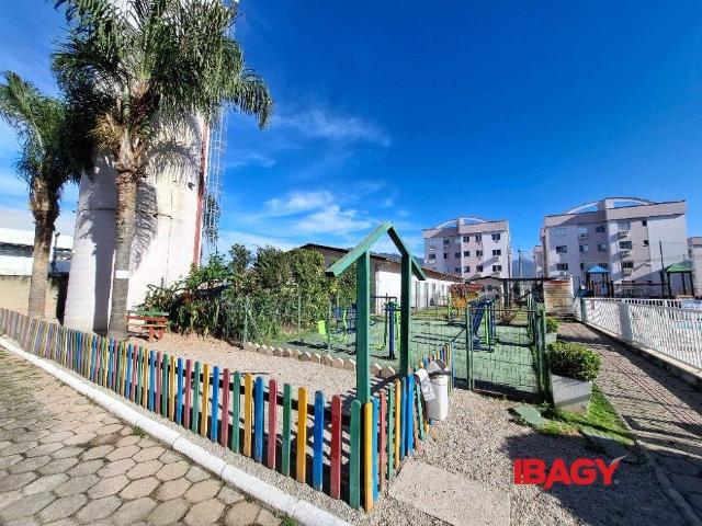 Apartamento aluguel em Aririú, Palhoça