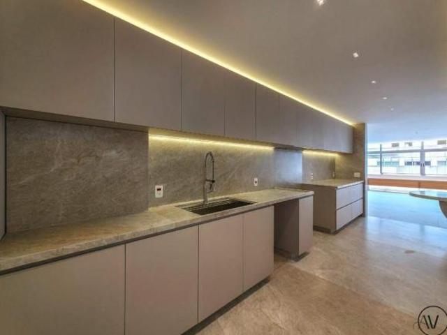 Apartamento venda em Região Geográfica Imediata do Distrito Federal, Região Integrada de Desenvolvimento do Distrito Federal e Entorno