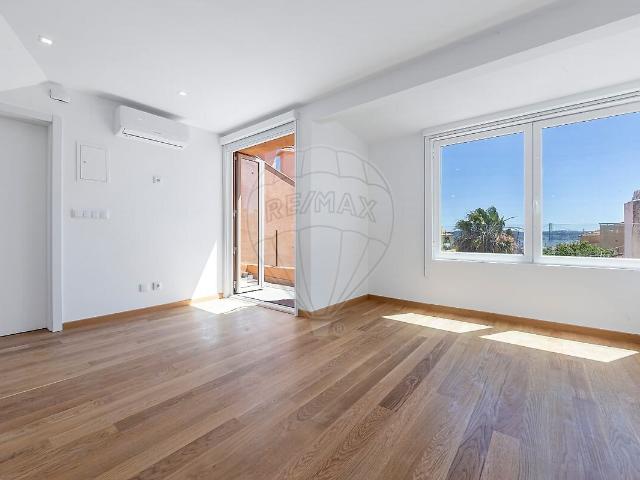 Apartamento venda em Mercês, Lisboa
