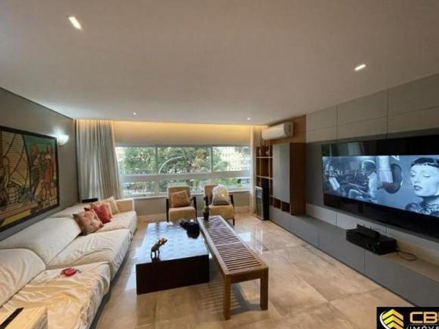 Apartamento venda em SQS 302, Plano Piloto