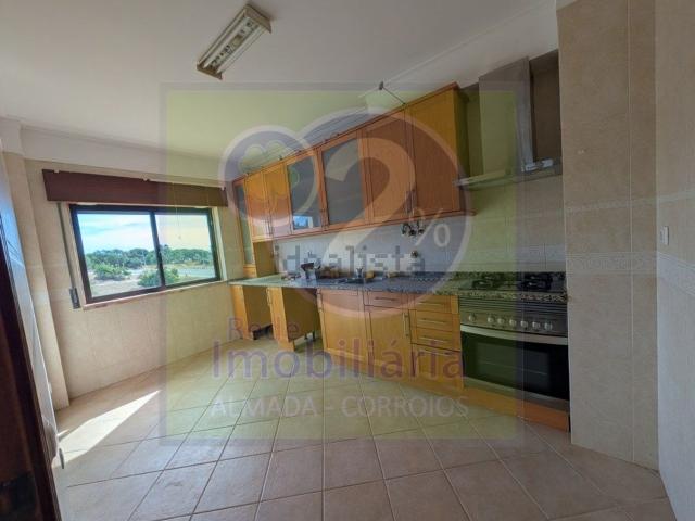 Apartamento venda em Vale de Rolas, Seixal