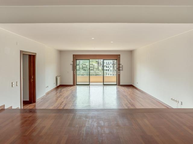 Apartamento alugar em Porto, Aldoar