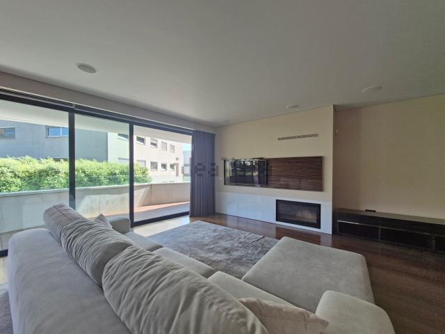 Apartamento alugar em Porto, Aldoar