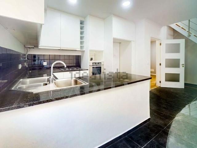 Duplex venda em Torcatas, Almada