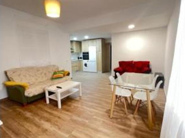 Apartamento en alquiler en Cánovas, Cáceres