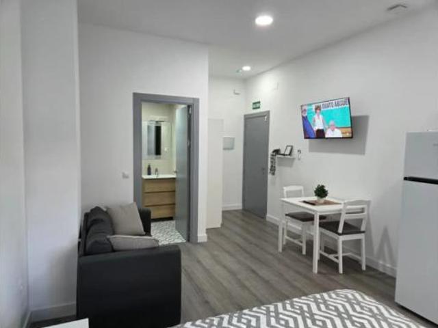 Apartamento en alquiler en Puerto de la Torre, Málaga-Costa del Sol