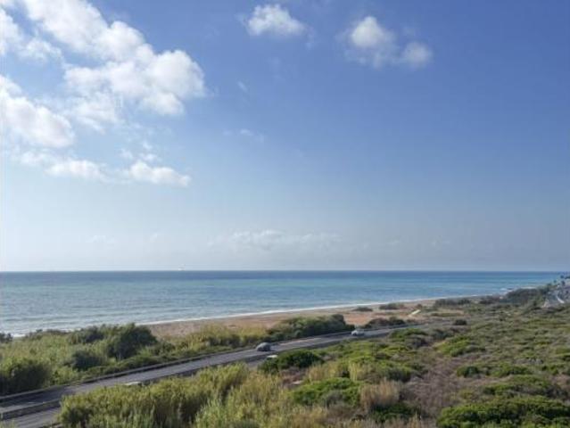 Apartamento en alquiler en Castillo de la Duquesa, Costa del Sol Occidental
