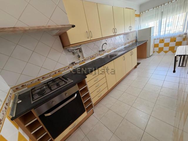 Apartamento alugar em Casquilhos, Verderena