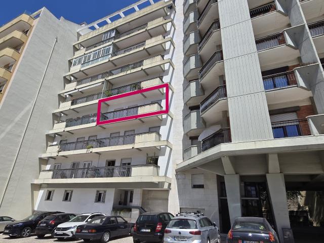 Apartamento alugar em Bairro de São Miguel, Lisboa