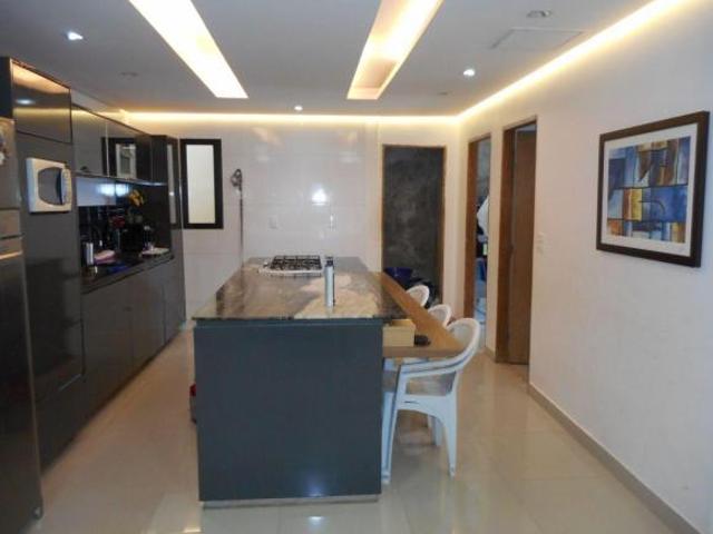 Apartamento venda em Região Geográfica Imediata do Distrito Federal, Região Integrada de Desenvolvimento do Distrito Federal e Entorno