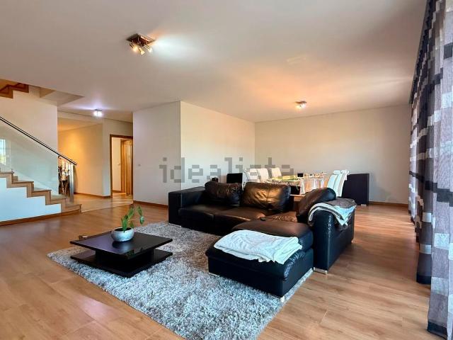 Duplex venda em Arcozelo