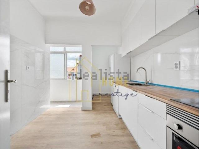 Apartamento alugar em Baixa da Banheira e Vale da Amoreira, Moita