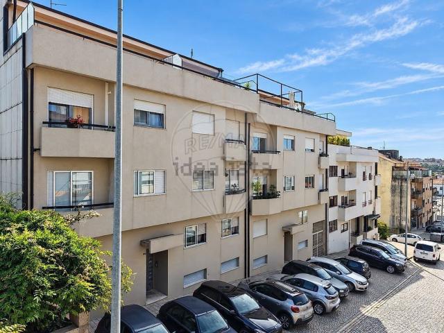 Apartamento venda em Falcão, Porto