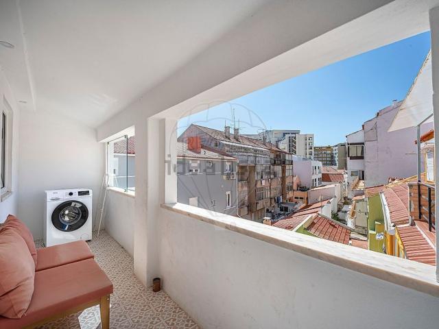 Apartamento venda em Funchalinho, Almada