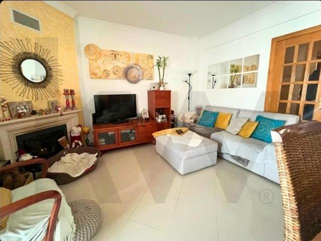 Apartamento venda em Área Residencial de Capuchos, Funchalinho, Casas Velhas, Pilotos, Vila Nova de Caparica, Casalinho, Almada