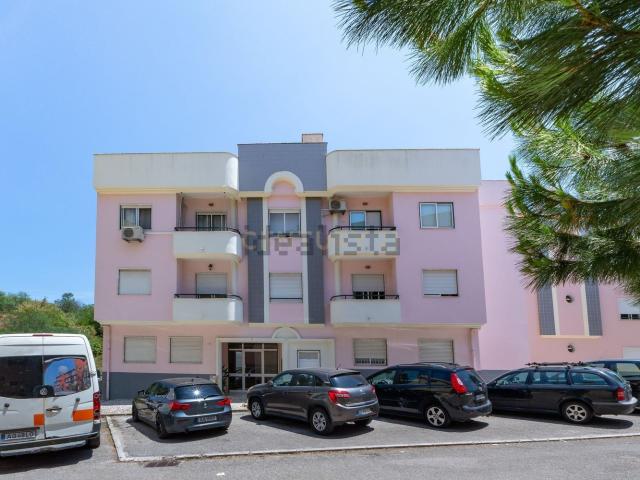 Apartamento alugar em Área Residencial de Capuchos, Funchalinho, Casas Velhas, Pilotos, Vila Nova de Caparica, Casalinho, Almada