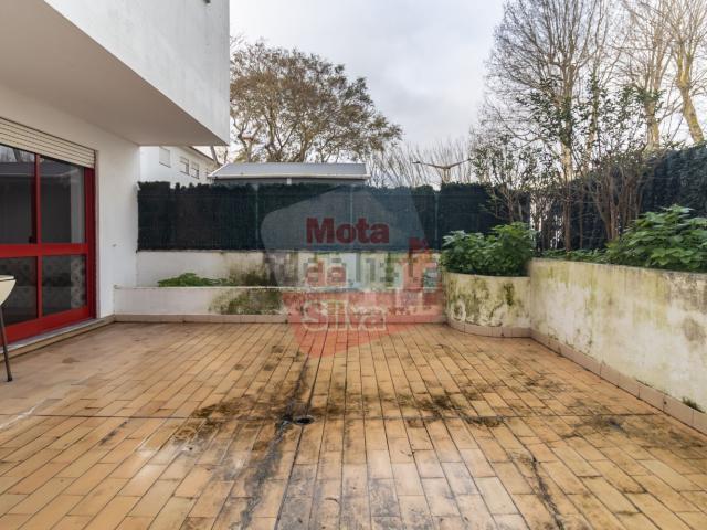 Apartamento venda em Funchalinho, Almada