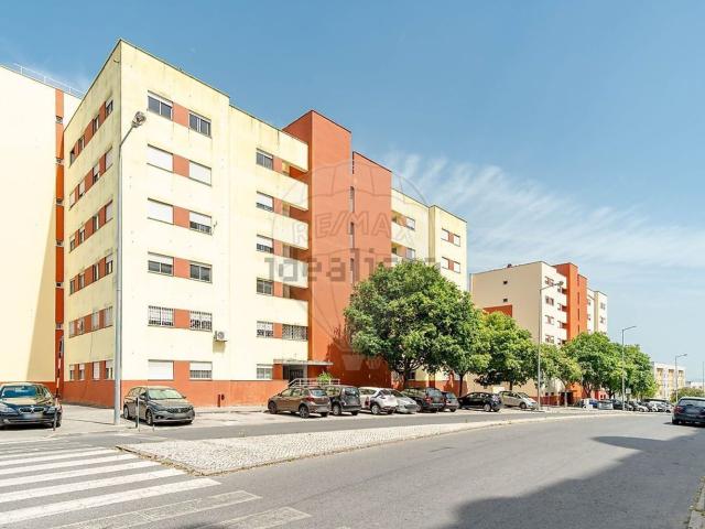 Apartamento venda em Alcaniça, Almada