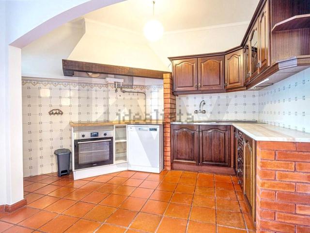 Apartamento alugar em Capuchos, Almada