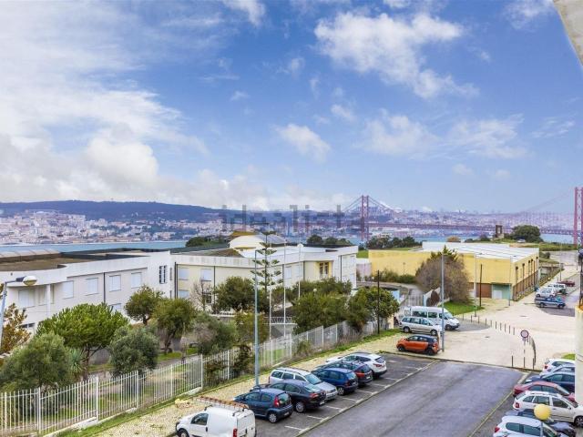 Apartamento venda em Alfazina, Almada