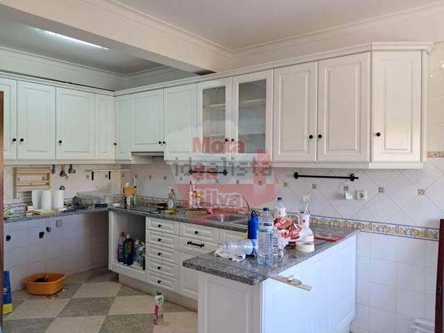 Apartamento alugar em Área Residencial de Capuchos, Funchalinho, Casas Velhas, Pilotos, Vila Nova de Caparica, Casalinho, Almada
