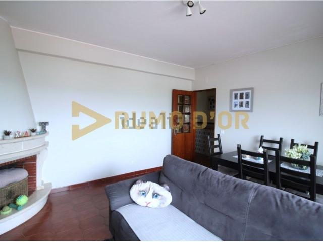 Apartamento alugar em Alcaniça, Almada