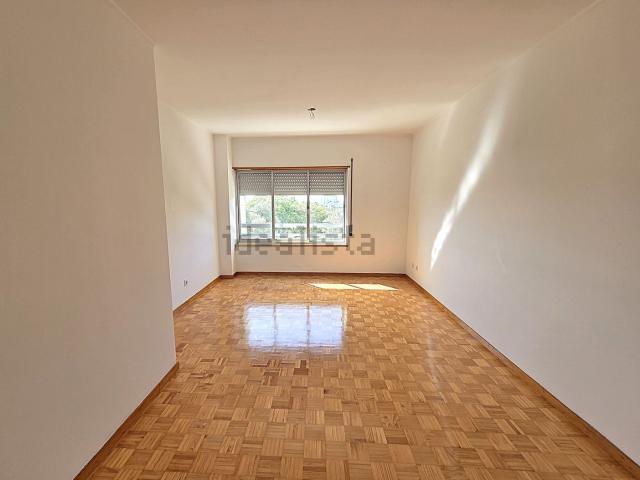 Apartamento venda em Alcaniça, Almada