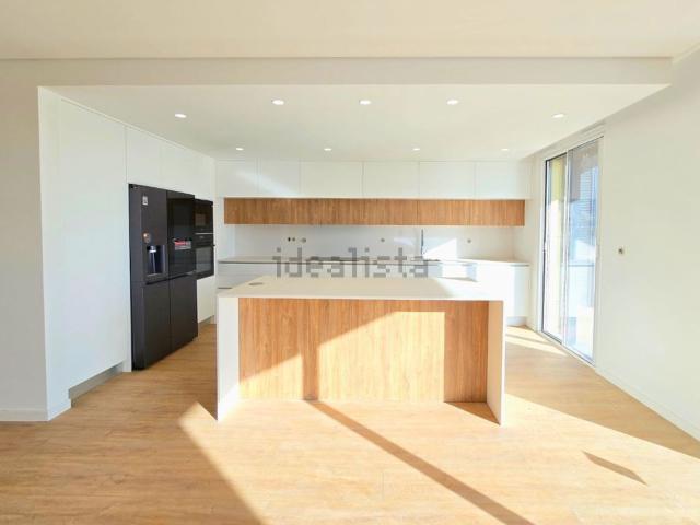 Apartamento alugar em Bairro 18 de Maio, Oeiras