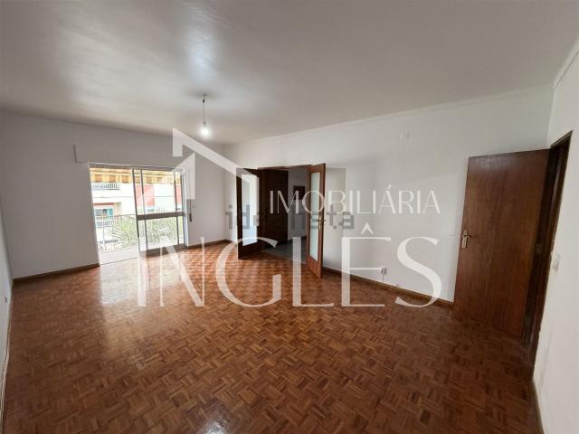 Apartamento alugar em Cartaxo e Vale da Pinta, Cartaxo
