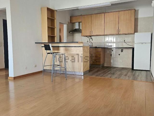 Apartamento alugar em Vale Linhoso, Almada