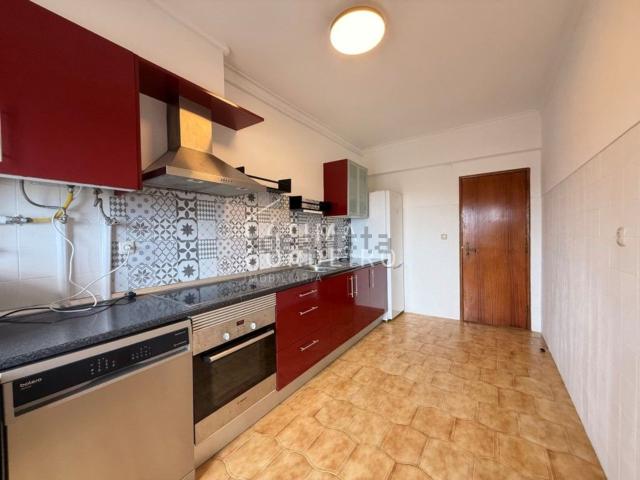 Apartamento alugar em Marco Cabaço, Almada