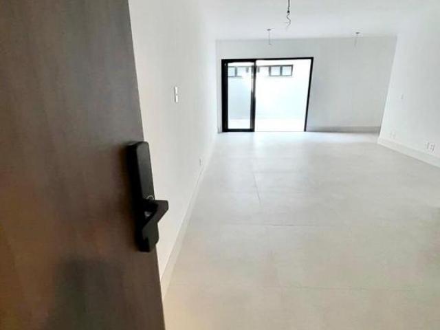 Apartamento venda em Região Geográfica Imediata do Distrito Federal, Região Integrada de Desenvolvimento do Distrito Federal e Entorno