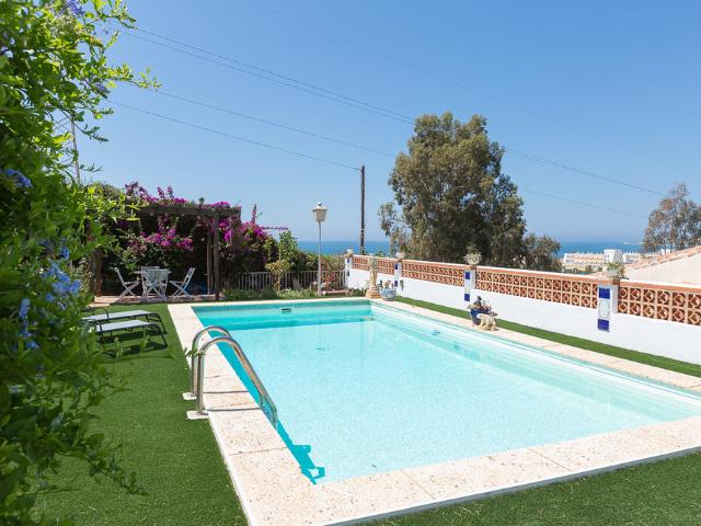 Apartamento en alquiler en Vélez-málaga, Caleta 2000