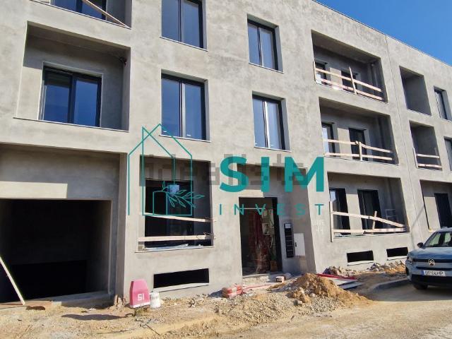 Duplex venda em Zona Residencial de Santa Marta do Pinhal e de Corroios, e de Quinta da Marialva, Seixal