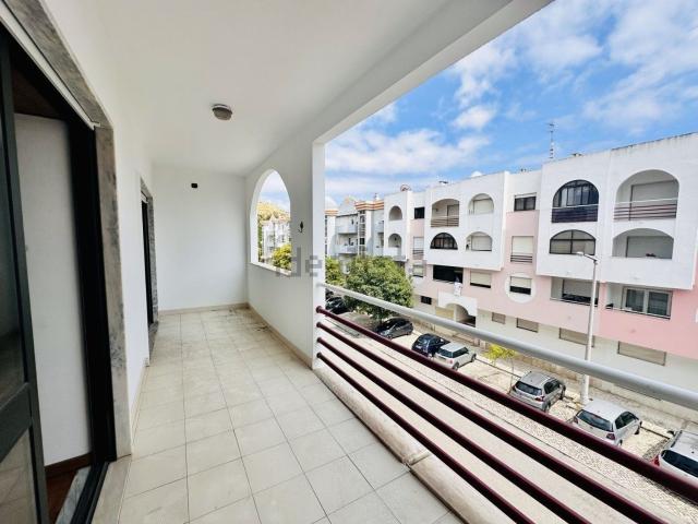 Apartamento alugar em Santo António da Caparica, Almada