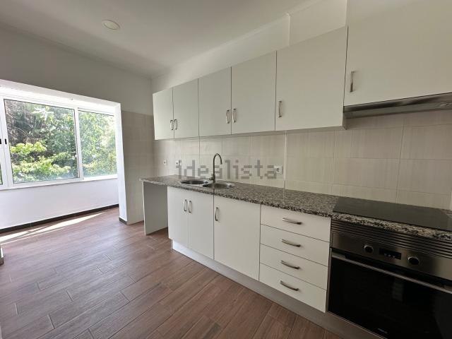 Apartamento alugar em Santo António da Caparica, Almada