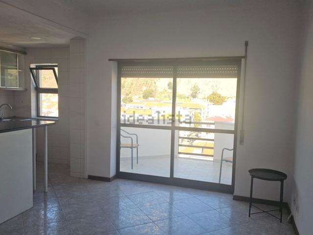 Apartamento alugar em Santo António da Caparica, Almada