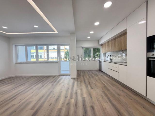 Apartamento venda em Almada, Setúbal
