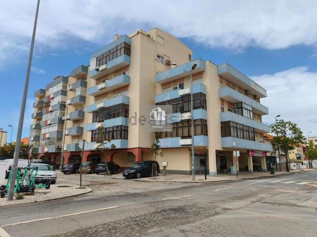 Apartamento alugar em Almada, Setúbal