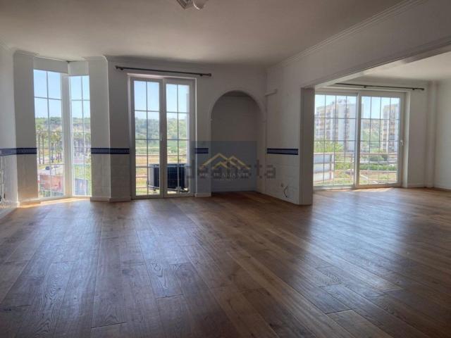 Apartamento venda em Almada, Setúbal