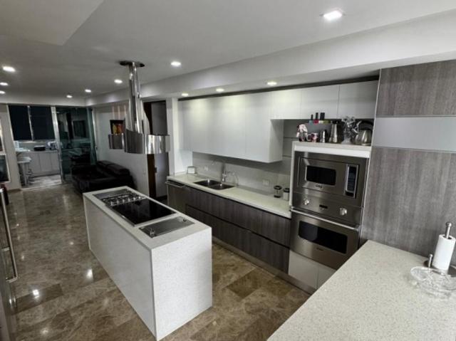 Apartamento en venta en Altos De Guataparo, Valencia