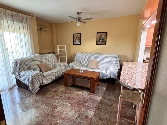 Piso en alquiler en Urbanización Azahar, Jaén